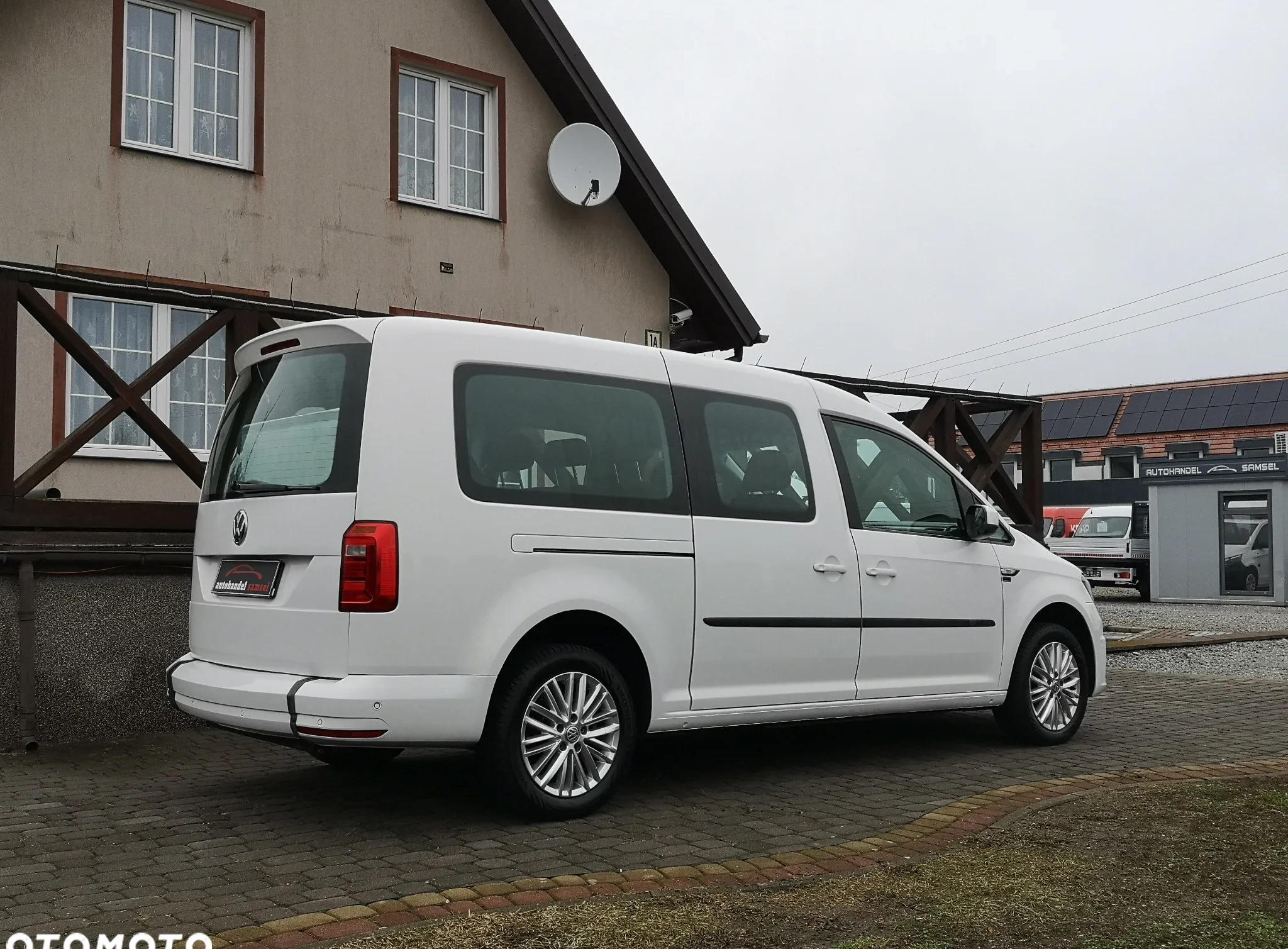 Volkswagen Caddy cena 41900 przebieg: 387669, rok produkcji 2015 z Zakroczym małe 211